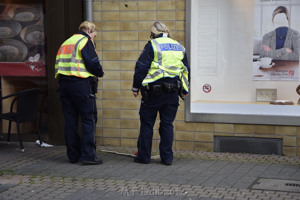 Einsatz BF Koeln Messerstecherei Koeln Porz Josefstr P36.JPG - Miklos Laubert